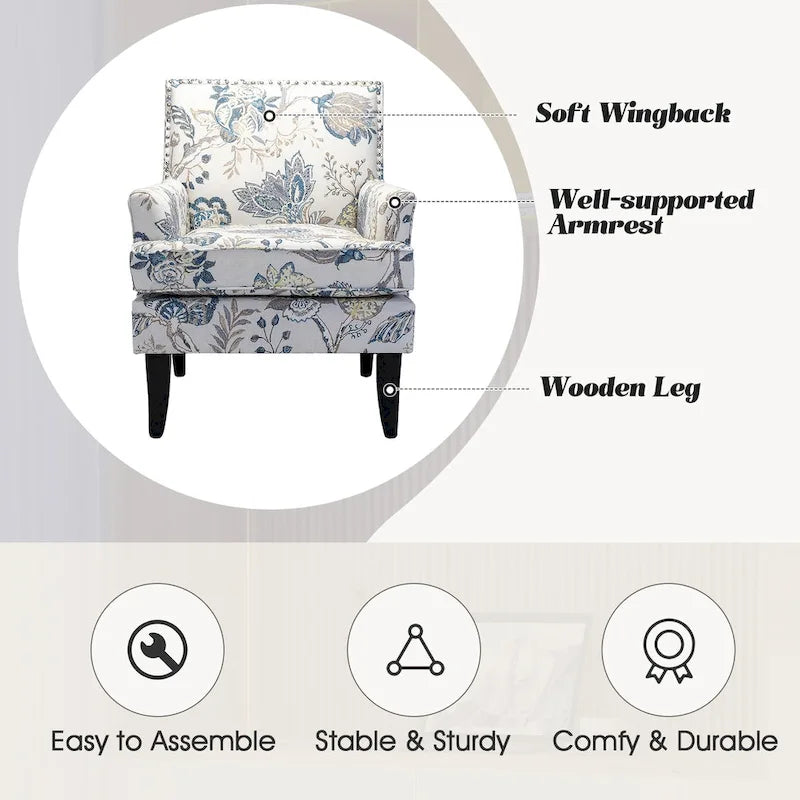 Fauteuil de style campagne française, orné de rivets et de pieds en bois massif.