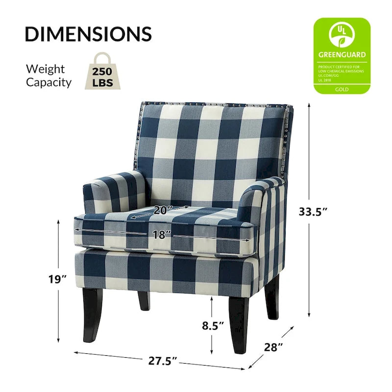 Fauteuil de style campagne française, orné de rivets et de pieds en bois massif.