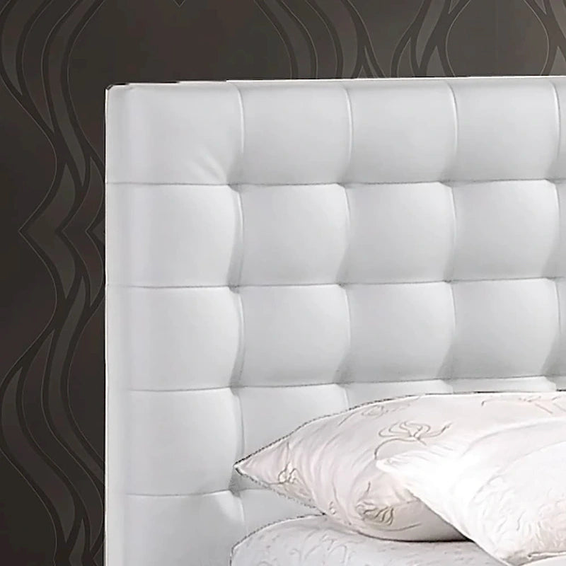 Grand lit plateforme blanc de style moderne